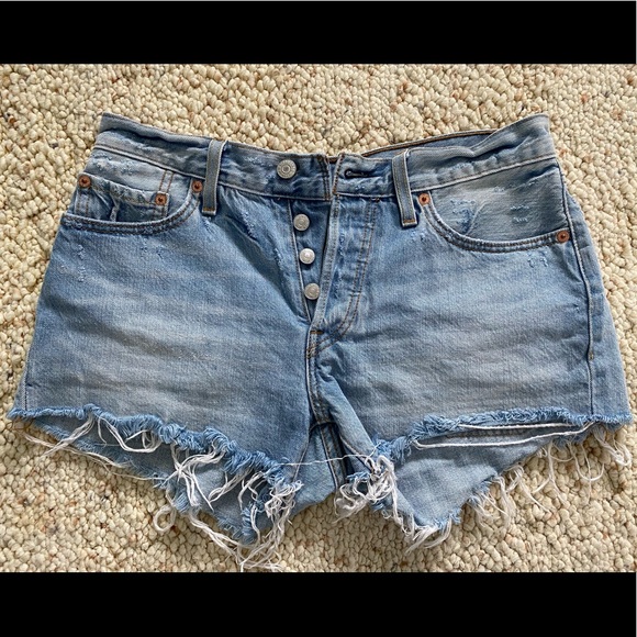 Levi Shorts - Picture 1 of 4